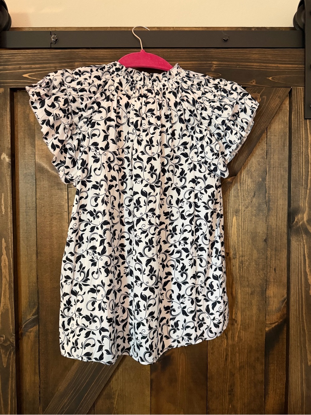 Philosophy Black and White Floral V-Neck Short Sleeve Blouse - Picture 2 of 3